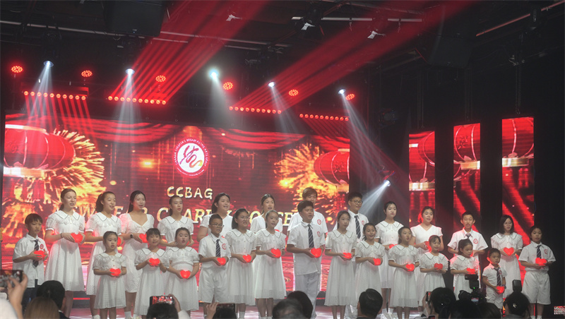 多伦多总领事馆程洪波副总领事出席中国加拿大儿童广播艺术团20