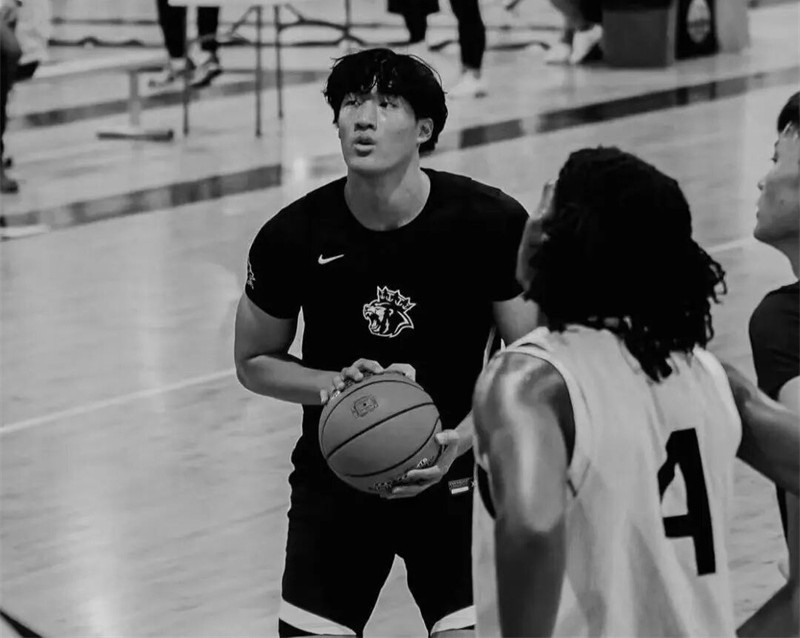 <strong>从替补席到全额奖学金——华人少年的“皇冠”逆袭之路!</strong>