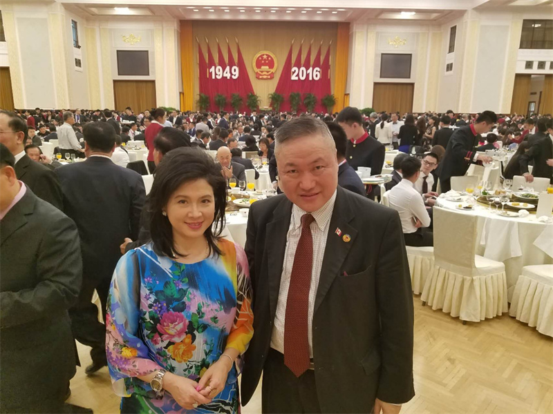无线电台前艺人陈复生.jpg
